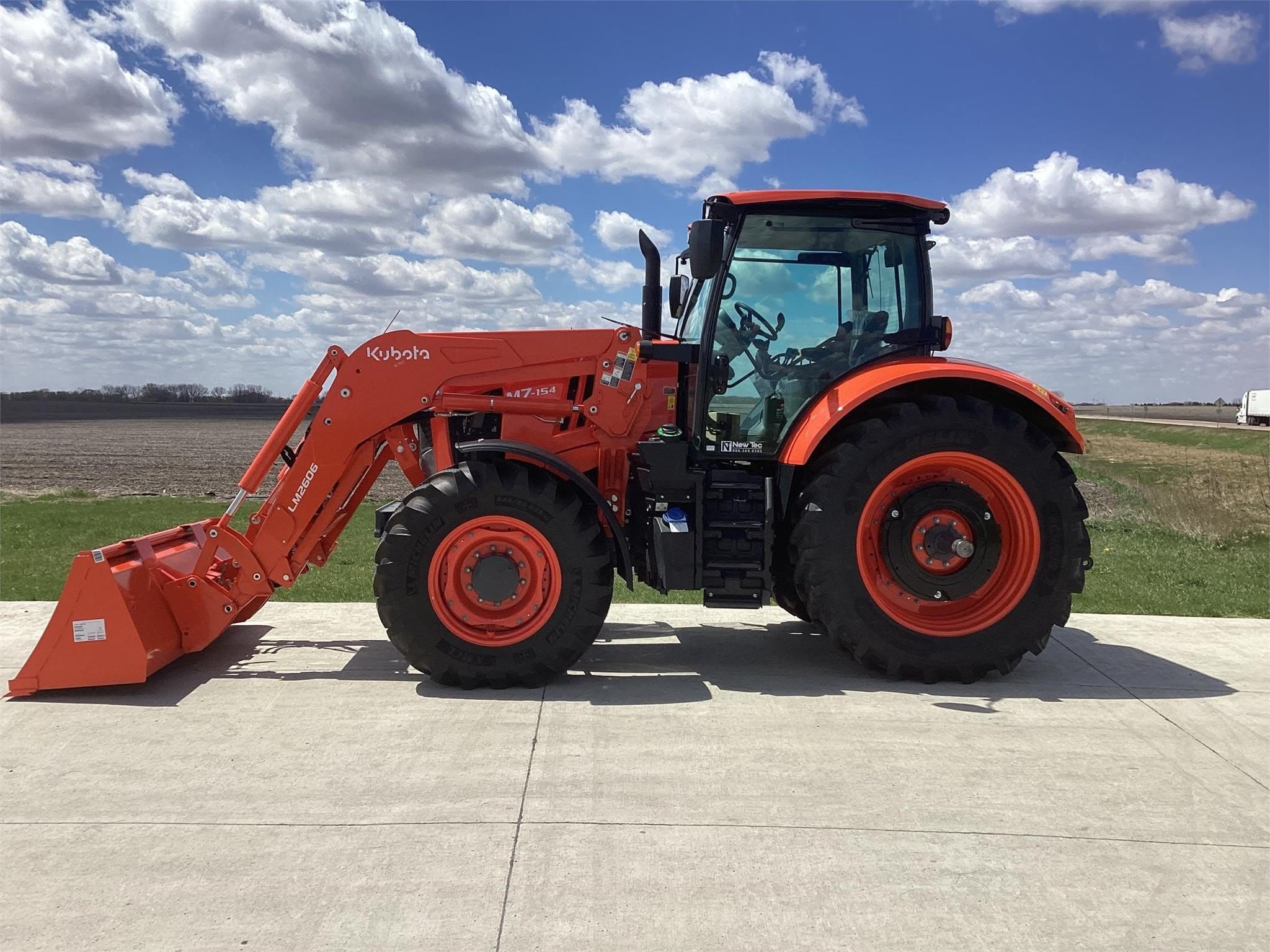 2024 Kubota M7.154 Deluxe Equipment Image0