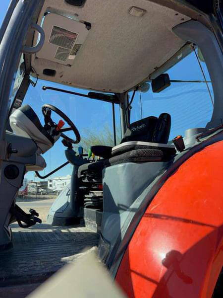 Image of Kubota M7.154 Deluxe equipment image 4