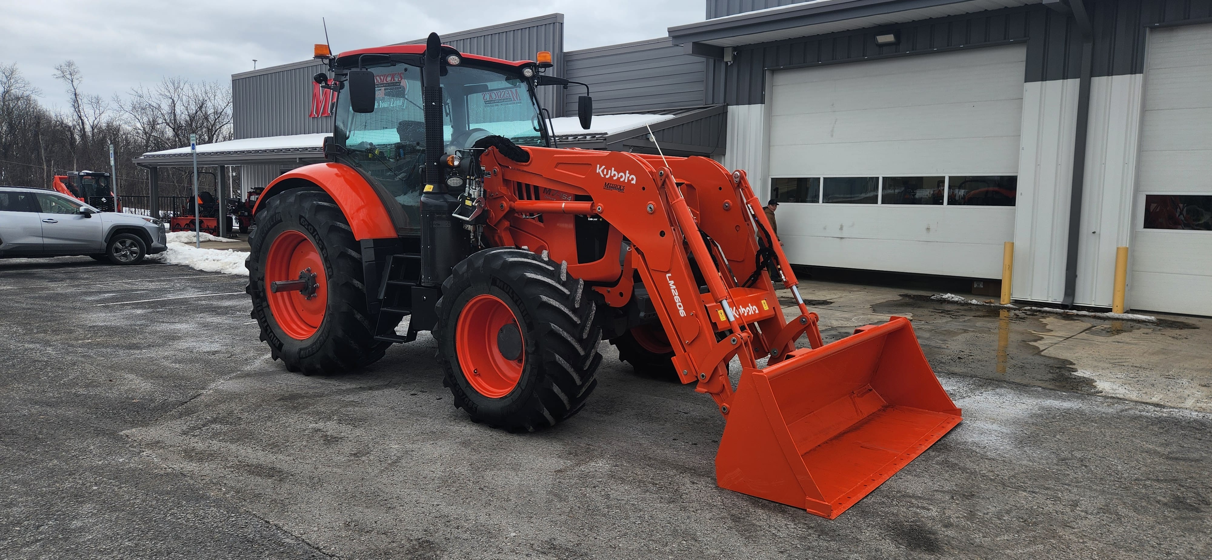 Kubota M7.154 Deluxe Equipment Image0