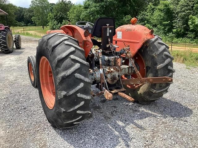 Image of Kubota M7030SU equipment image 3