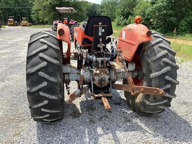 Image of Kubota M7030SU equipment image 4