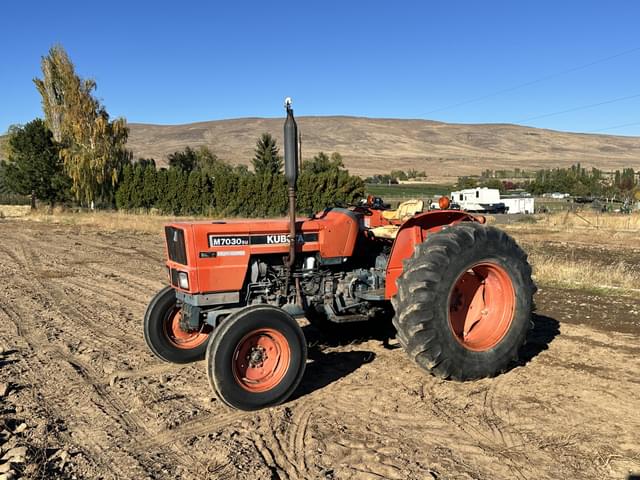 Image of Kubota M7030SU equipment image 1