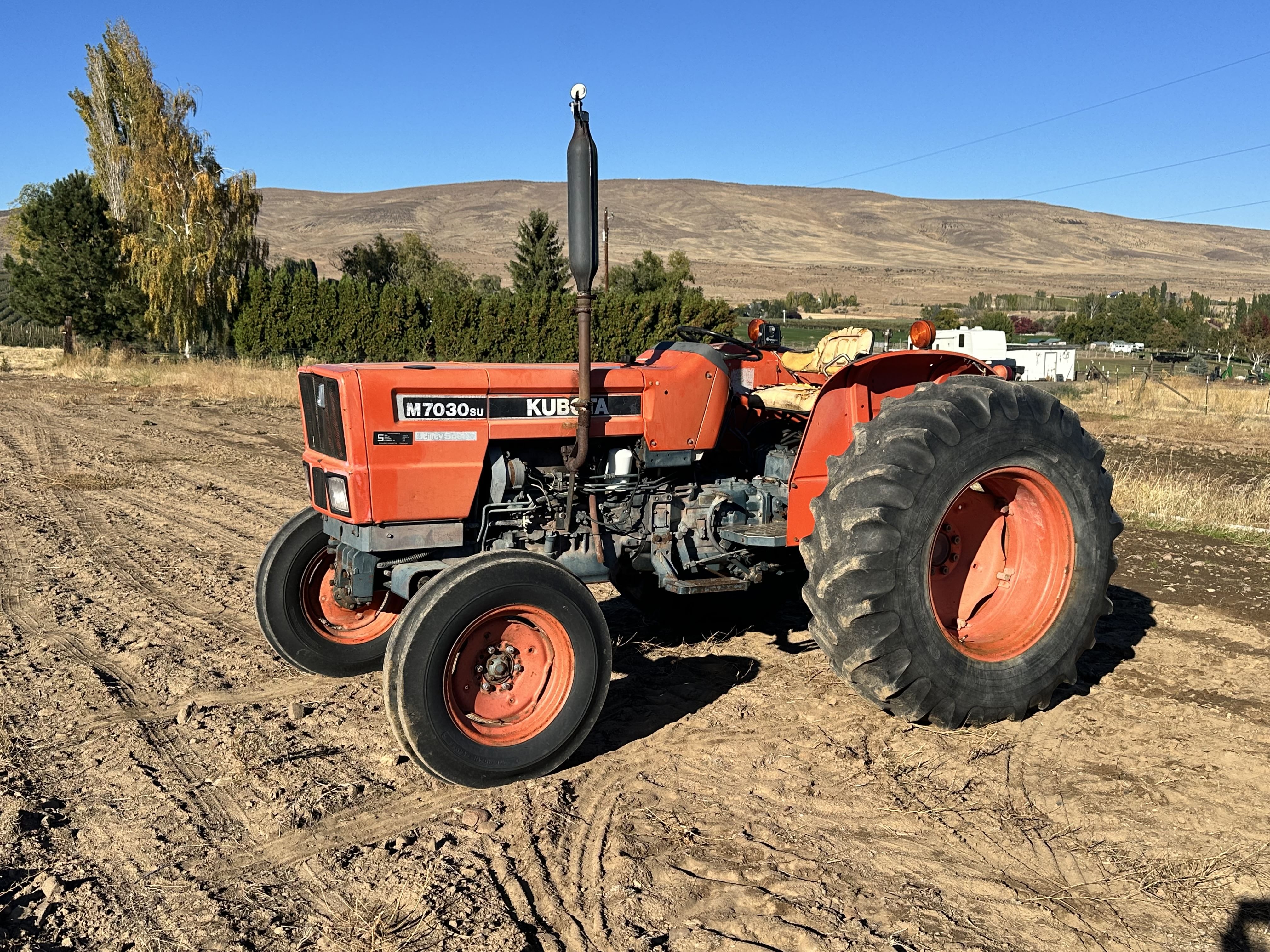 Kubota M7030SU Equipment Image0