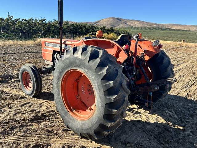 Image of Kubota M7030SU equipment image 4