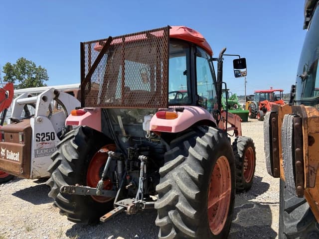 Image of Kubota M7040 equipment image 2