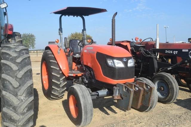 Image of Kubota M7040 equipment image 3