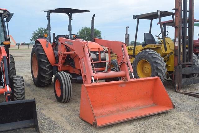 Image of Kubota M7040 equipment image 3