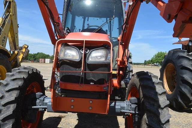 Image of Kubota M7040 equipment image 4