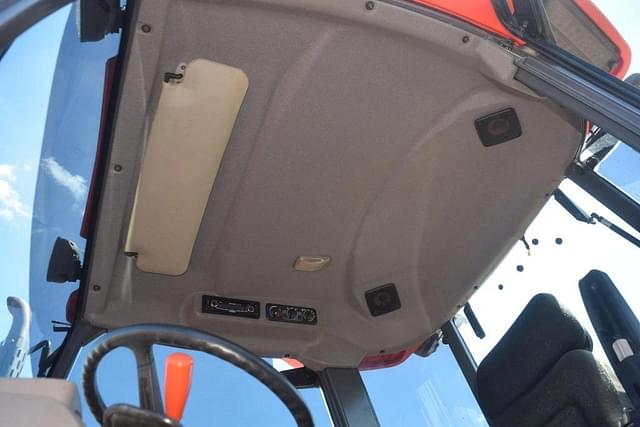 Image of Kubota M7040 equipment image 4
