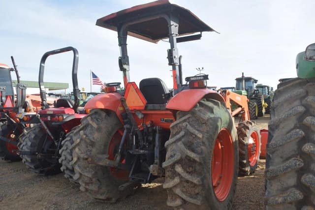 Image of Kubota M7040 equipment image 3