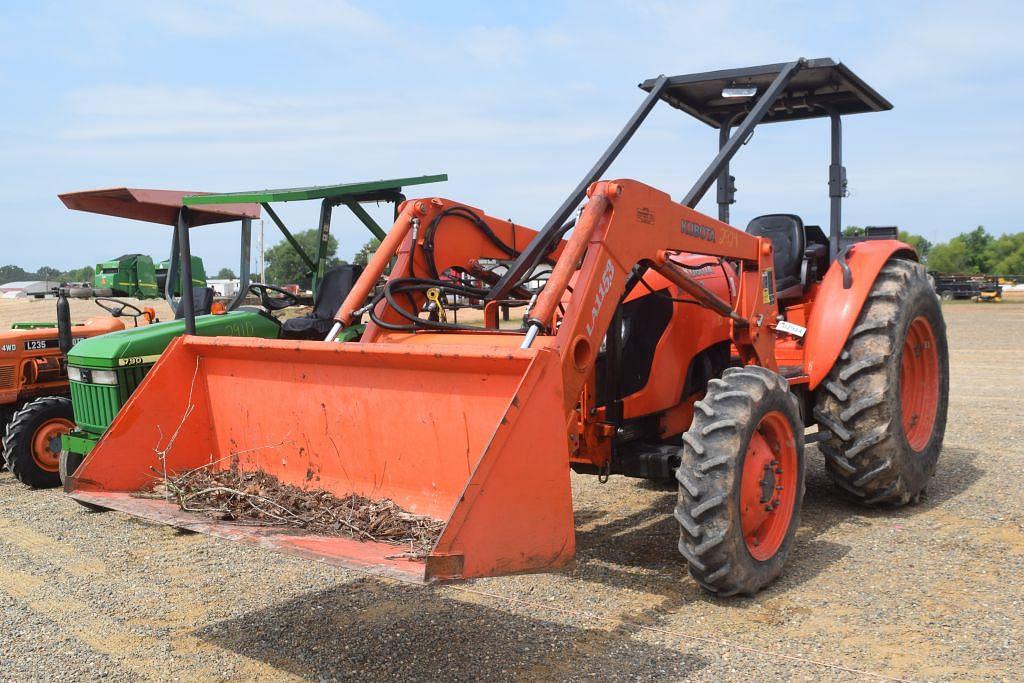 Image of Kubota M7040 Primary image