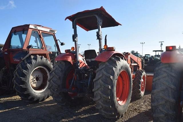 Image of Kubota M7040 equipment image 2