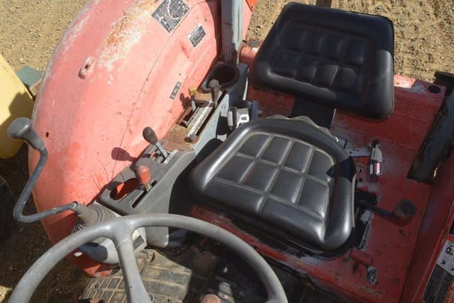 Image of Kubota M7040 equipment image 4