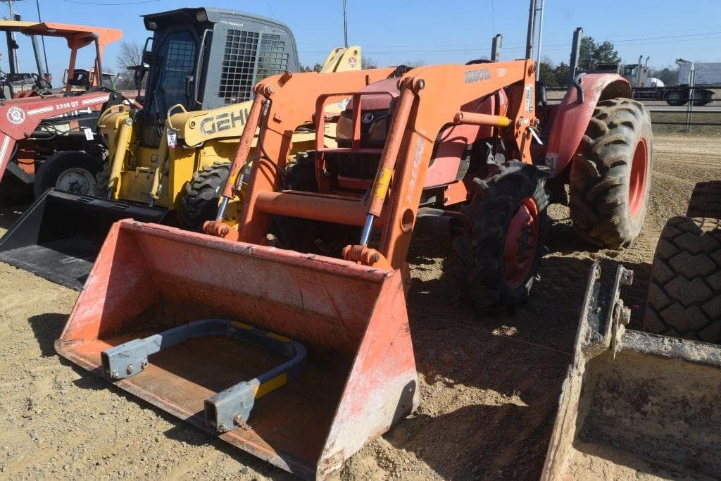 Image of Kubota M7040 Primary image