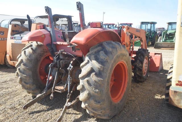 Image of Kubota M7040 equipment image 2