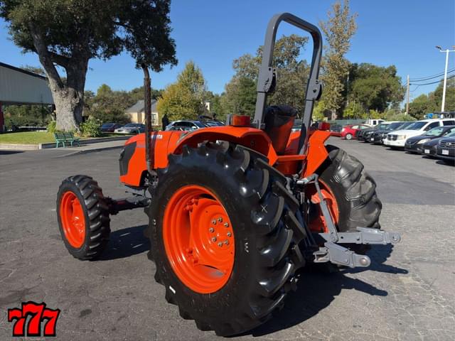 Image of Kubota M7040 equipment image 3