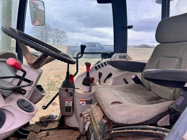 Image of Kubota M7040 equipment image 4