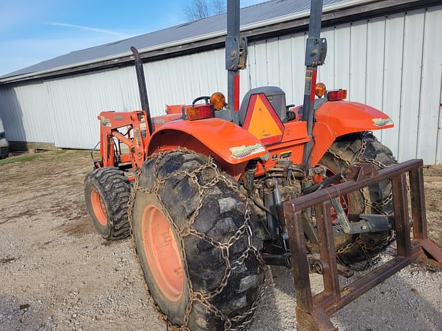 Image of Kubota M7040 equipment image 4