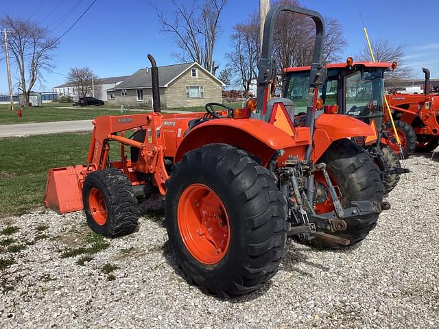 Image of Kubota M7040 equipment image 4