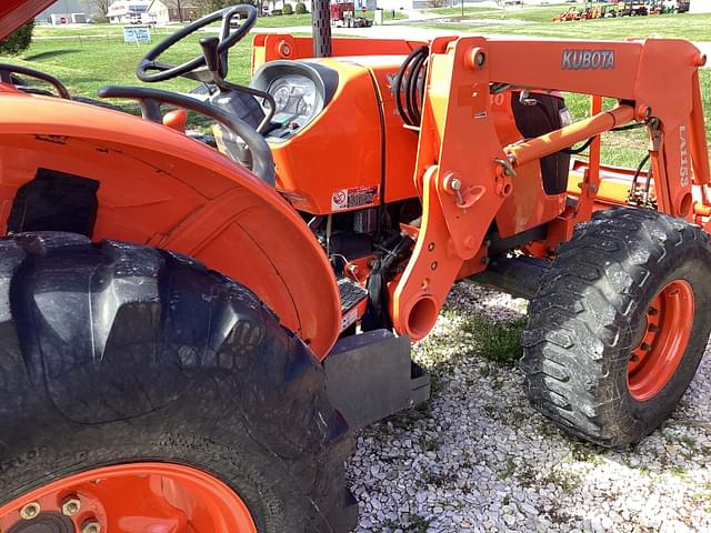Image of Kubota M7040 equipment image 1