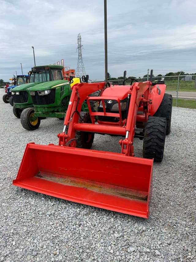 Image of Kubota M7040 equipment image 3