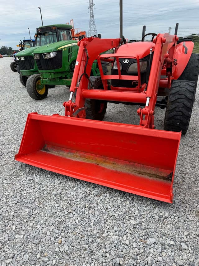 Image of Kubota M7040 equipment image 4