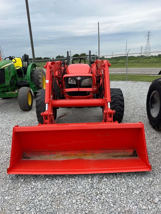 Image of Kubota M7040 equipment image 2