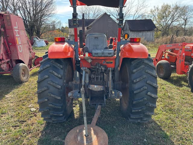 Image of Kubota M7040 equipment image 3