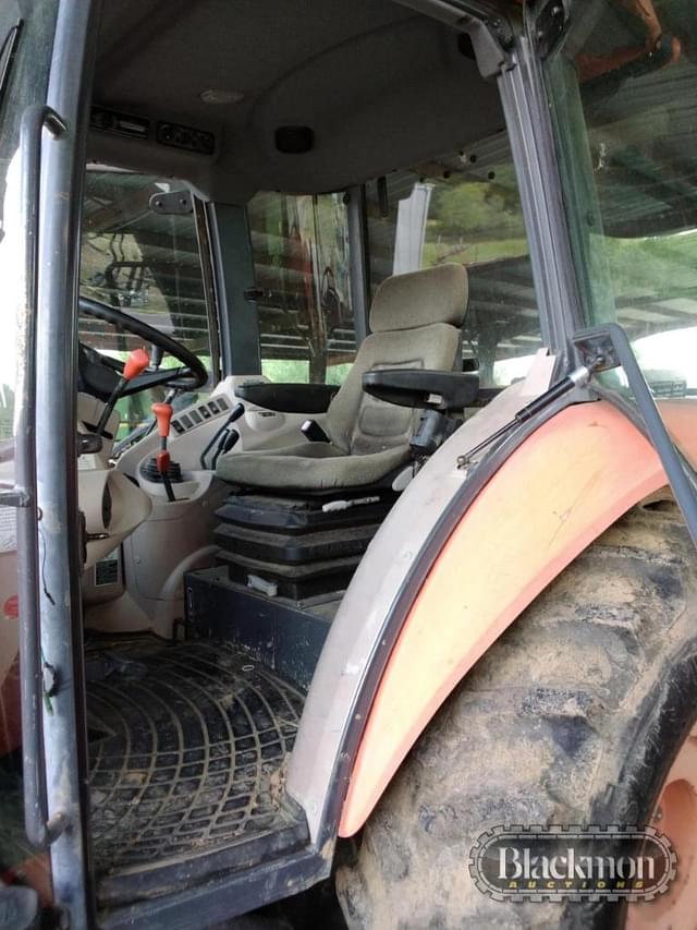 Image of Kubota M7040 equipment image 1