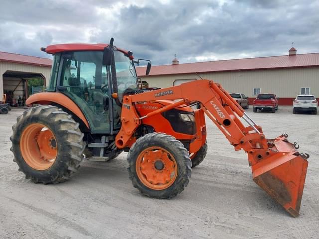 Image of Kubota M7040 equipment image 3