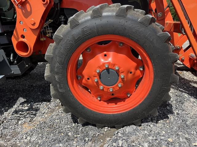 Image of Kubota M7040 equipment image 4