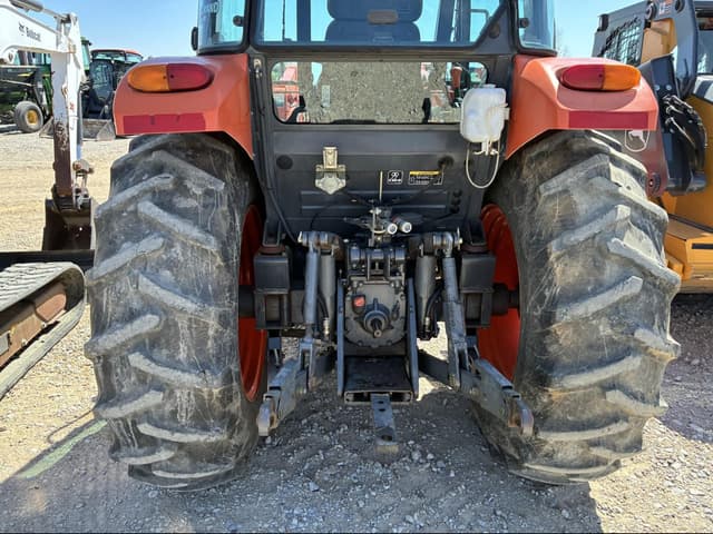 Image of Kubota M7040 equipment image 4