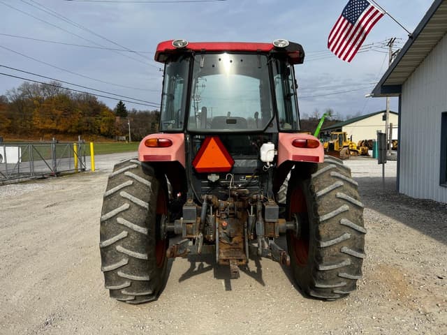 Image of Kubota M7040 equipment image 3