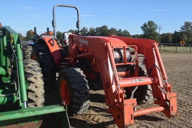 Image of Kubota M7060 equipment image 3