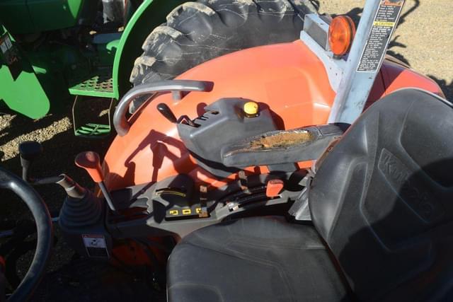 Image of Kubota M7060 equipment image 4