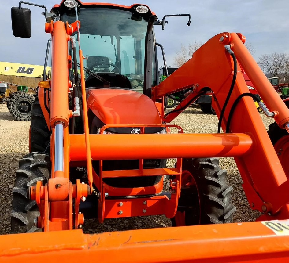 Tractor Zoom - Kubota M7060