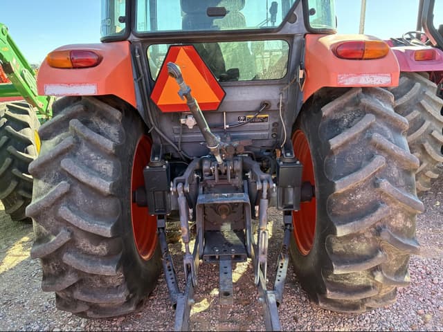 Image of Kubota M7060 equipment image 4