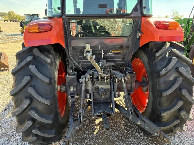 Image of Kubota M7060 equipment image 4