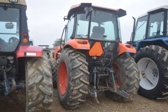Image of Kubota M7060 equipment image 1