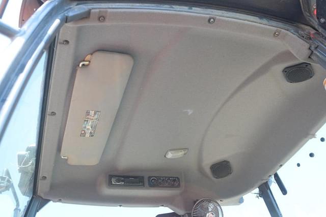 Image of Kubota M7060 equipment image 4