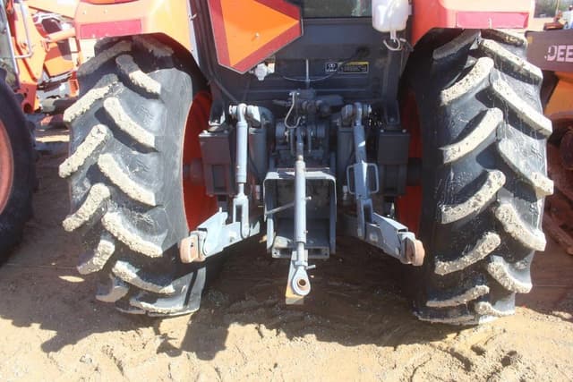 Image of Kubota M7060 equipment image 4