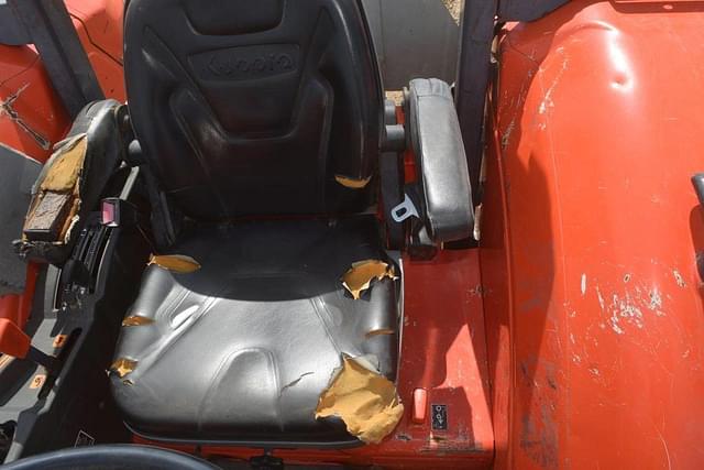 Image of Kubota M7060 equipment image 4
