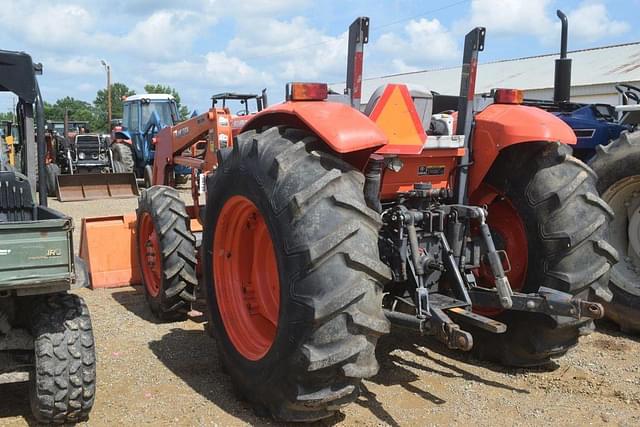Image of Kubota M7060 equipment image 1