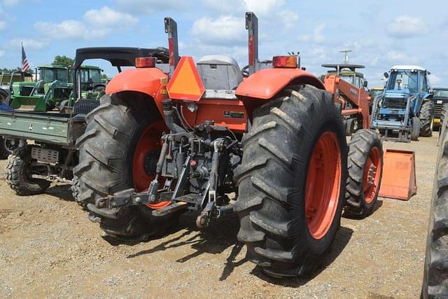 Image of Kubota M7060 equipment image 2
