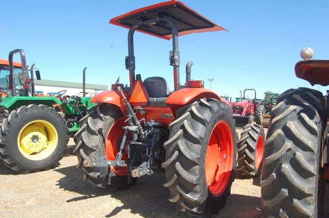 Image of Kubota M7060D equipment image 2
