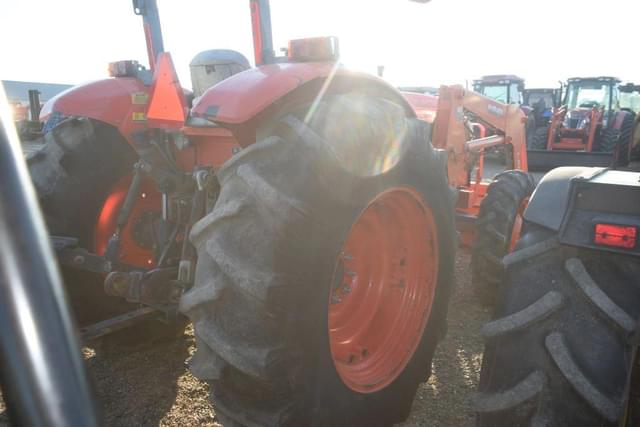 Image of Kubota M7060 equipment image 2