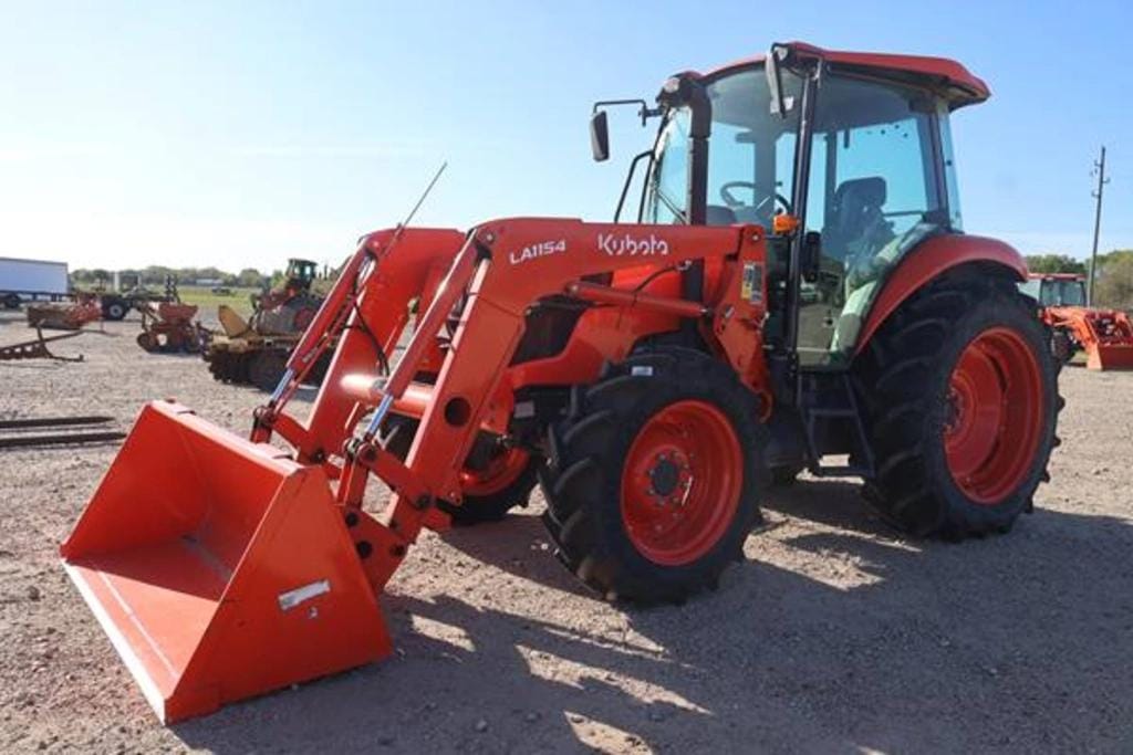 Kubota M7060 Equipment Image0