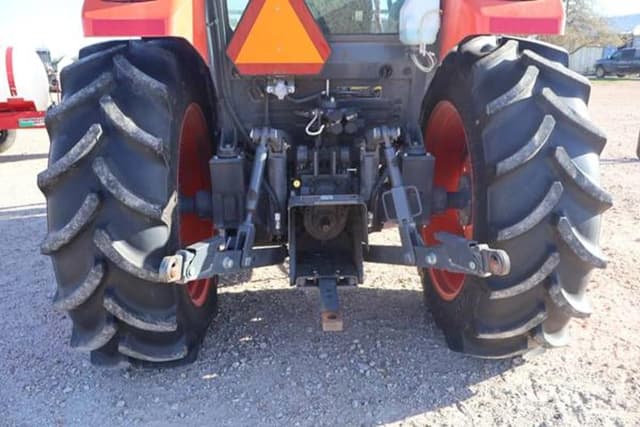 Image of Kubota M7060 equipment image 4