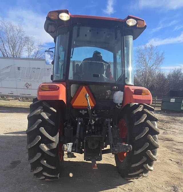 Image of Kubota M7060 equipment image 2