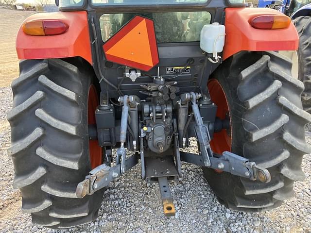 Image of Kubota M7060 equipment image 4